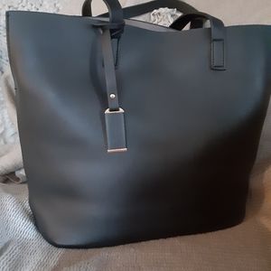 Black tote/shoulder bag